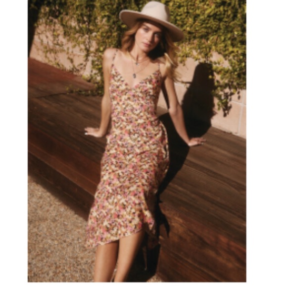 Forever 21 Dresses & Skirts - Beautiful midi floral dress